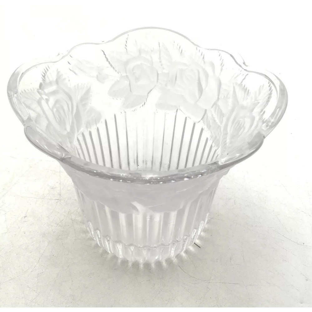 Mikasa Studio Nova Winter Rose Embossed Ribbed Crystal Flower Vase
